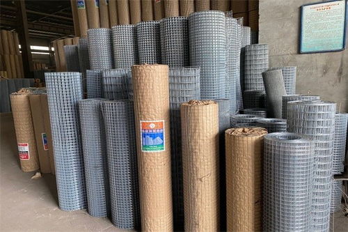 四方臺(tái)鐵絲網(wǎng)規(guī)格齊全，電焊網(wǎng)應(yīng)用廣泛